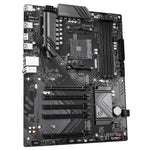  4x DDR4 Slots