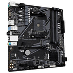  4x DDR4 Slots