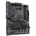  4x DDR4 Slots